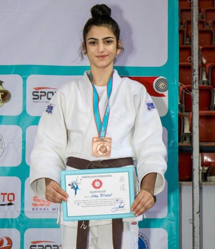 Salihlili 4 judocuya milli görev G4