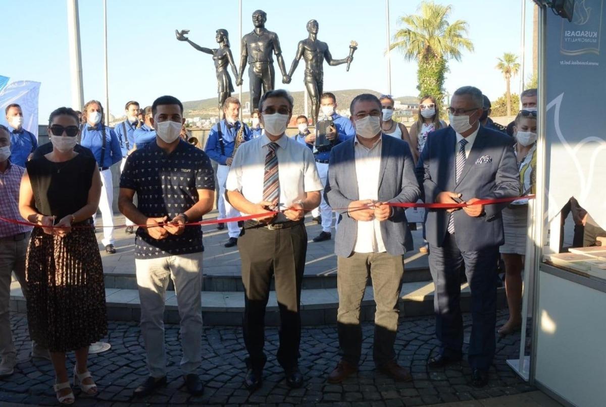 Kuşadası 10 g&uuml;n boyunca edebiyata doyacak
