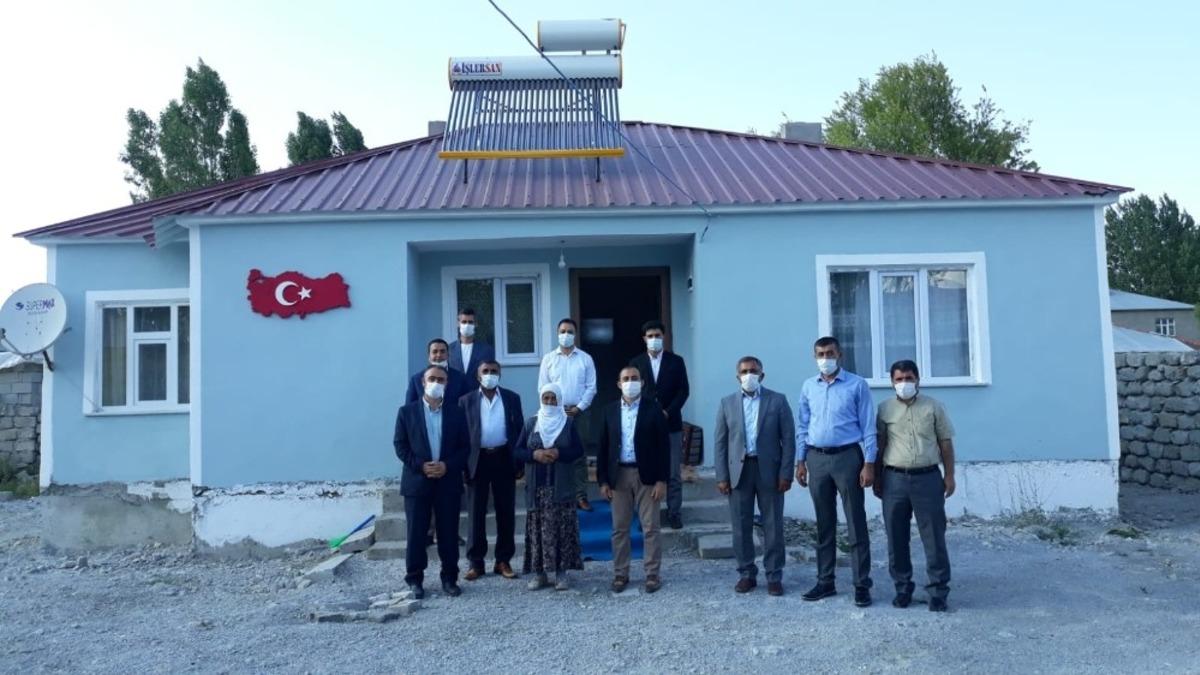 &Ccedil;aldıran Kaymakamı Adem Can, yaşlı kadın ve hasta oğluna sahip &ccedil;ıktı