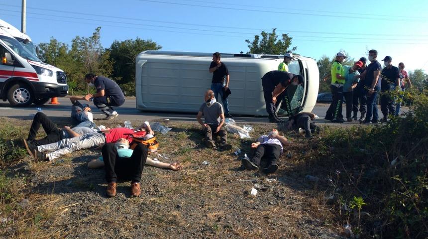Samsun'da iş&ccedil;ileri taşıyan minib&uuml;s devrildi: 16 yaralı