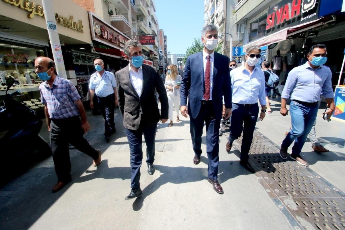 Bayraklı&rsquo;da sosyal mesafe ve maske denetimi