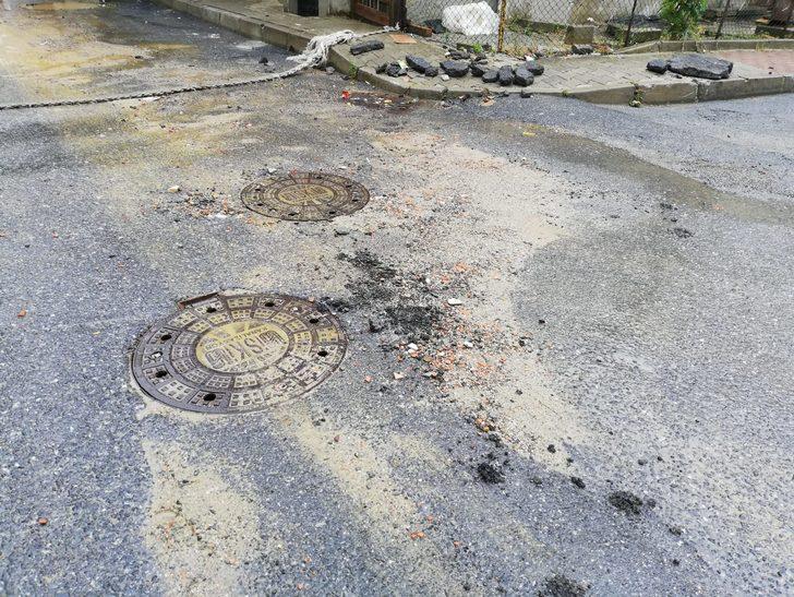 Yollar çöktü, asfalt parçalandı! Yağış en çok o ilçeyi vurdu G2