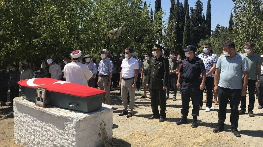 Burhaniye&rsquo;de Kıbrıs gazisi G&uuml;rsoy toprağa verildi.