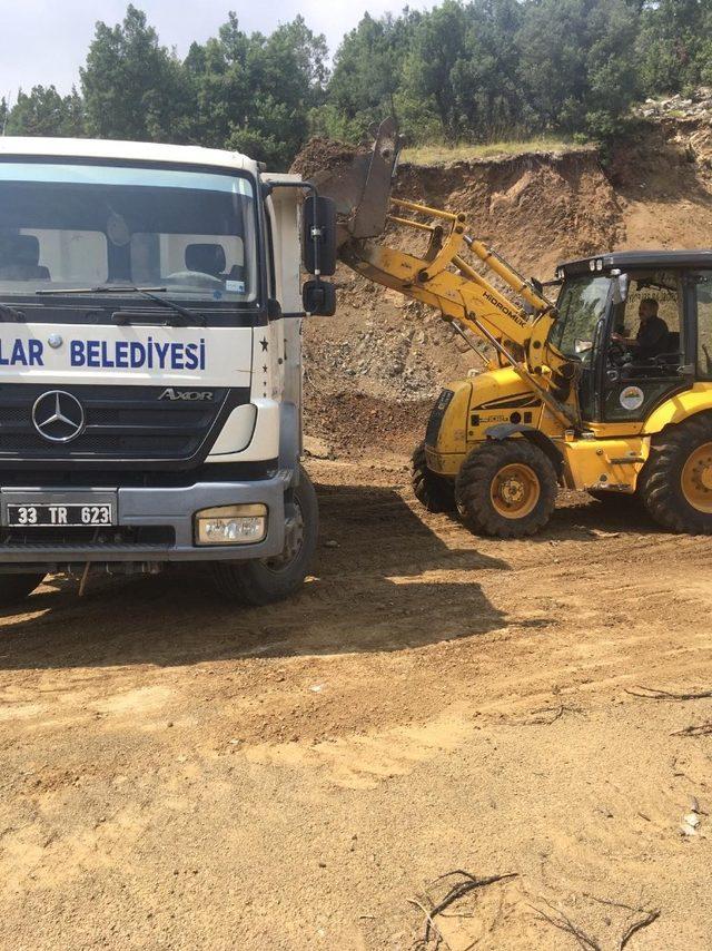 Toroslar’ın yüksek kesimlerinde yol yapım ve bakım çalışmaları sürüyor