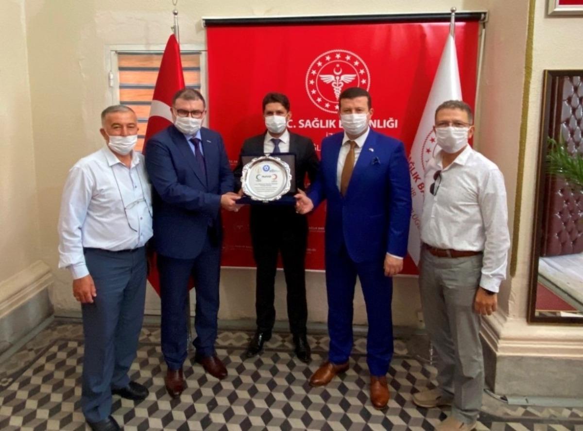 İzmir İl Sağlık M&uuml;d&uuml;r&uuml; &Ouml;ztop&rsquo;a anlamlı ziyaret