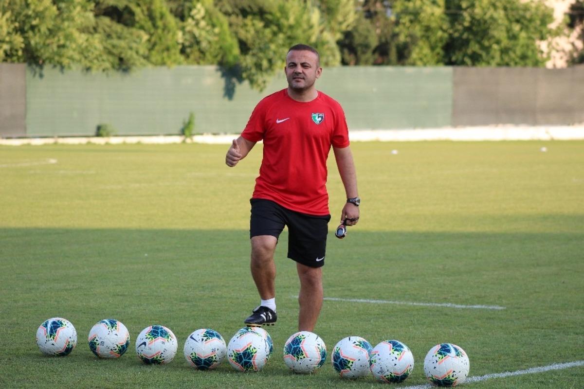 Futbolculuk ve  teknik direkt&ouml;rl&uuml;k yaptığı takımdan istifa etti
