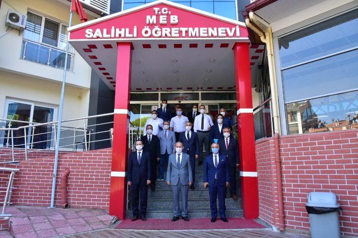 Vali Karadeniz Salihli’de korona virüs çalışmalarını değerlendirdi G3