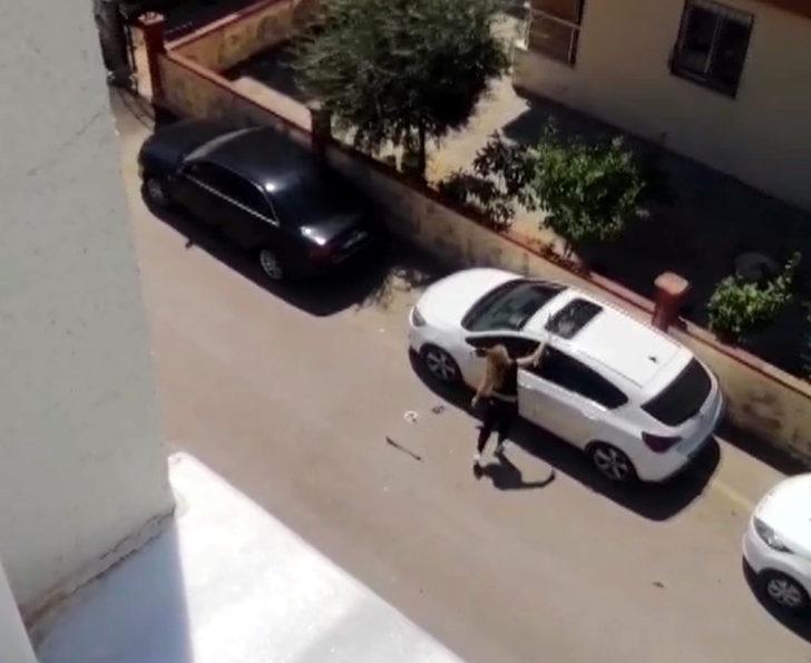 Otomobilin camlarını elindeki demir çubukla kırdı!  G2