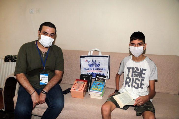 Hastalığına rağmen iki günde bir kitap bitiren Bedirhan örnek oluyor G1