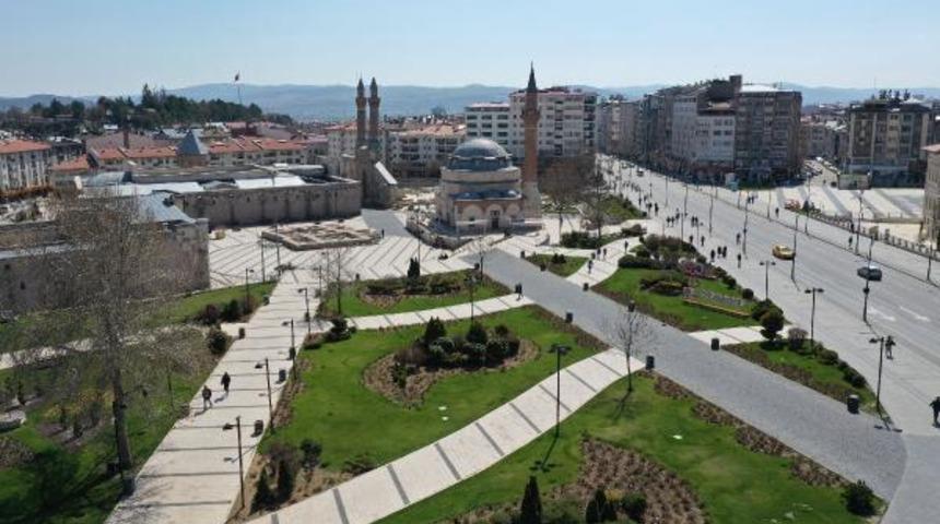 Sivas'ın n&uuml;fusu 3 katına &ccedil;ıktı, vakalar arttı! Yoğunluk oranı...