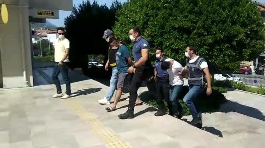 Zengin tatilci g&ouml;r&uuml;n&uuml;ml&uuml; hırsızlar yakayı ele verdi