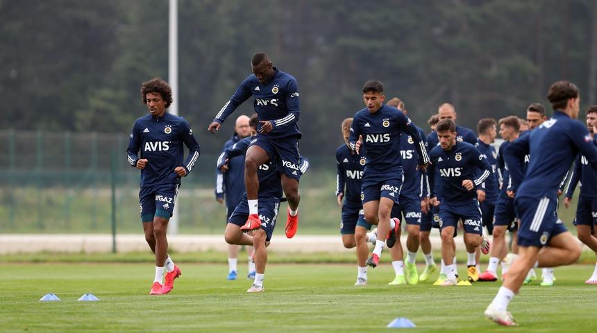Fenerbahçe, hazırlıklarına Topuk Yaylası’nda devam etti