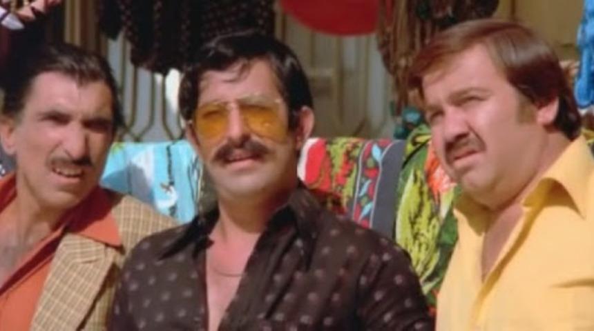 Polise yakalandı, kameralara 'Zeki Müren de beni görecek mi?' diye seslendi