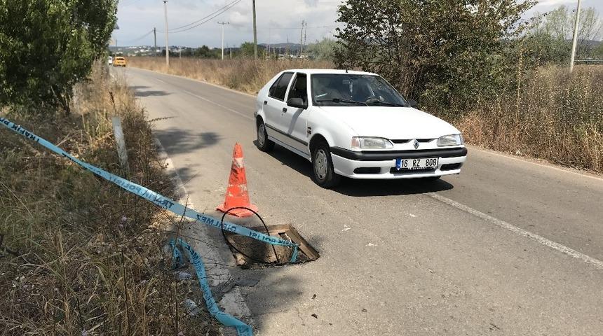 Yoldaki r&ouml;gar kapakları &ccedil;alındı, s&uuml;r&uuml;c&uuml;ler &ouml;l&uuml;mden d&ouml;nd&uuml;