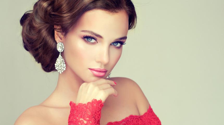 En cool siz olun! abiye saç modelleri: Maşa, topuz, açık saç