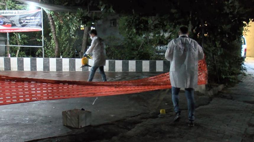 Sultangazi'de silahlı saldırı! Aracından iner inmez...