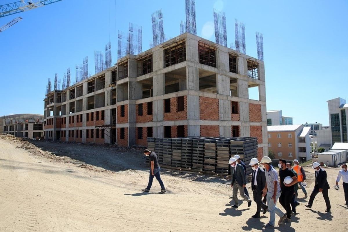 Bin 200 kişilik &ouml;ğrenci yurdu inşaatında &ccedil;alışmalar aralıksız devam ediyor