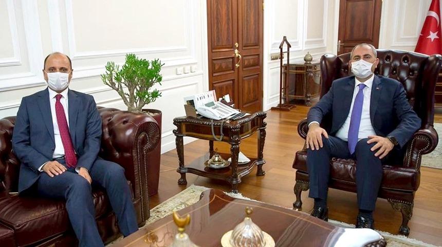 Doğru&rsquo;dan Bakan G&uuml;l&rsquo;e makamında ziyaret