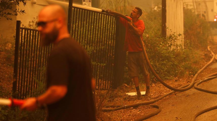 Kaliforniya'daki yangınlarda 5 kişi &ouml;ld&uuml;