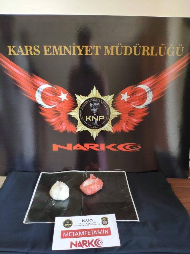 Kars’a metamfetamin getirirken yakalandı