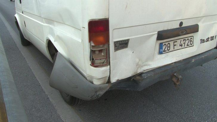 Otomobil ile minibüs çarpıştı: 1’si ağır 2 yaralı G1