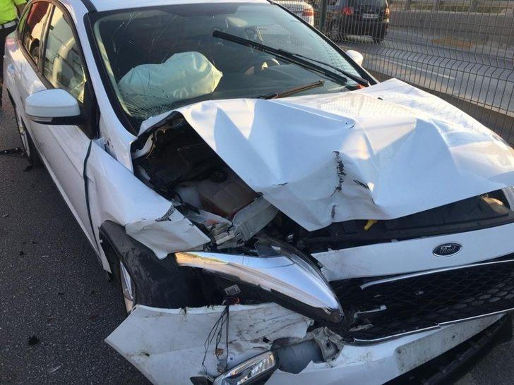 Otomobil ile minibüs çarpıştı: 1’si ağır 2 yaralı G4