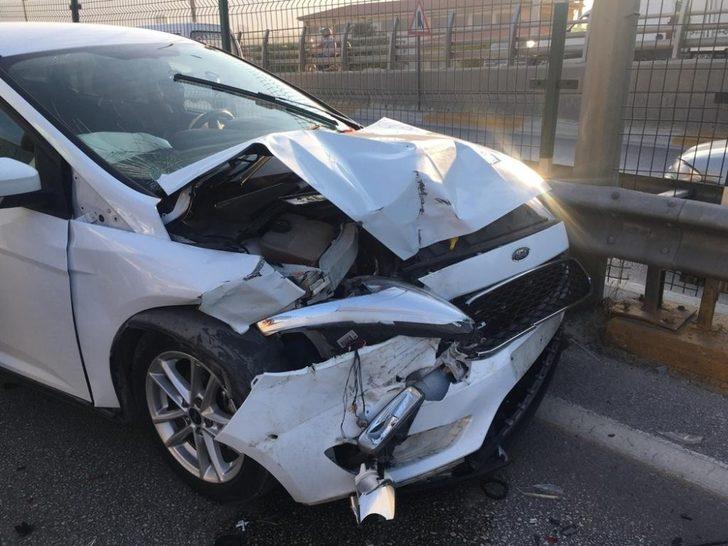 Otomobil ile minibüs çarpıştı: 1’si ağır 2 yaralı G5