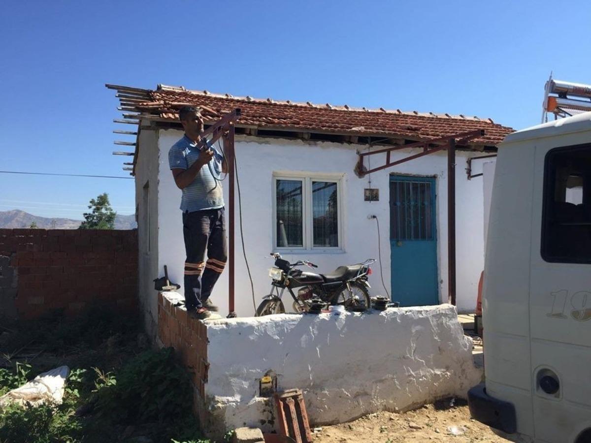 Acarlar&rsquo;da hortumdan zarar g&ouml;ren evler onarıldı