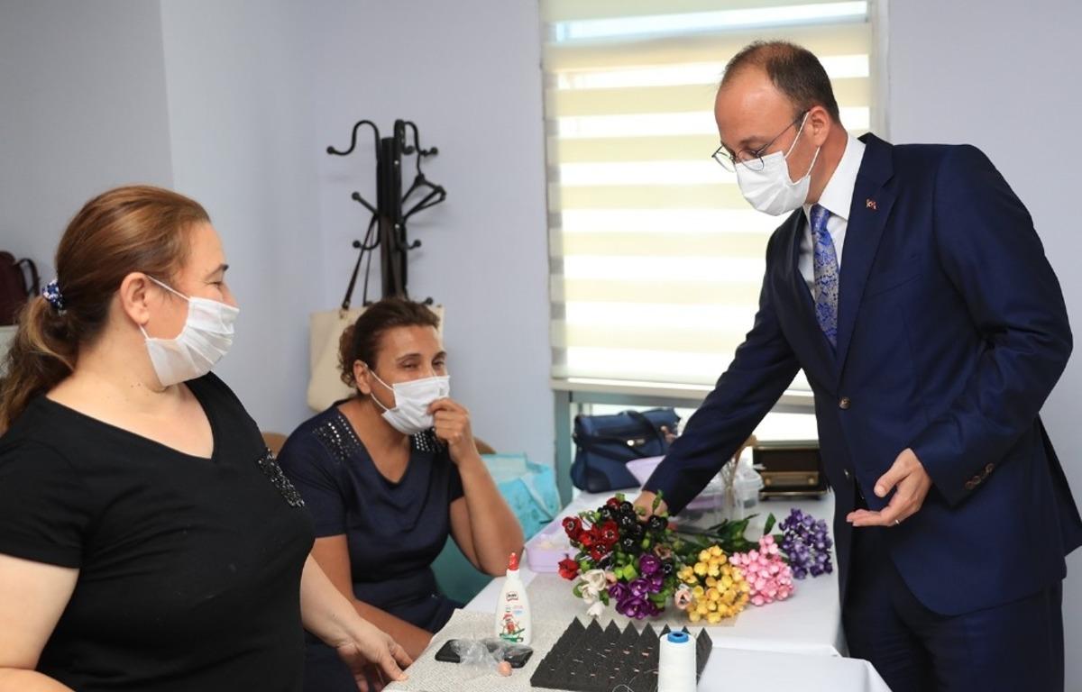 El emekleri sanat eserine d&ouml;n&uuml;ş&uuml;yor