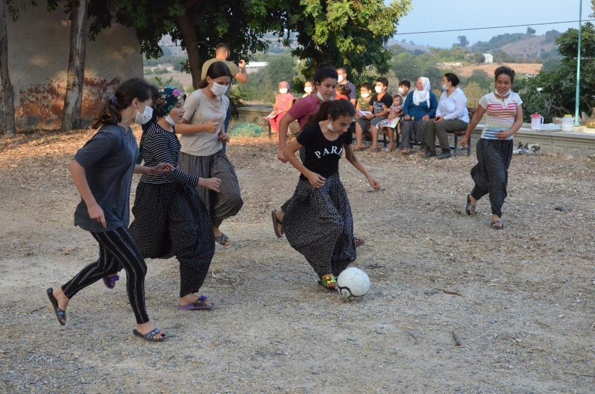 Başkan Se&ccedil;er&rsquo;den sporcu kızlara destek