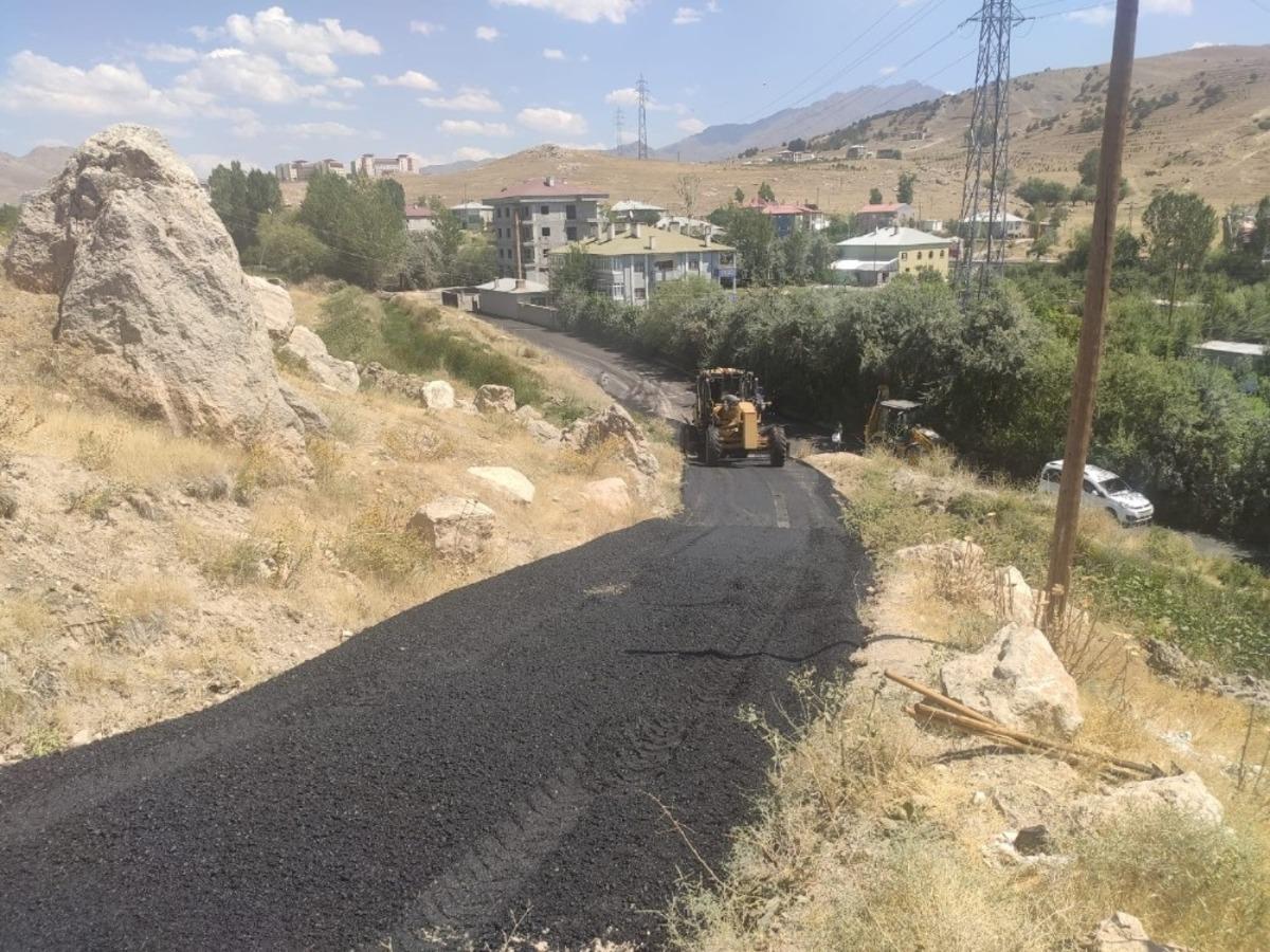 Tuşba Belediyesi&rsquo;nden en &uuml;cra sokağa bile sıcak asfalt