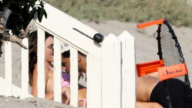 Kendall Jenner ve NBA yıldızı Devin Booker plajda yakalandı