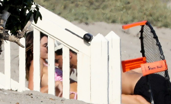 Kendall Jenner ve NBA yıldızı Devin Booker plajda yakalandı