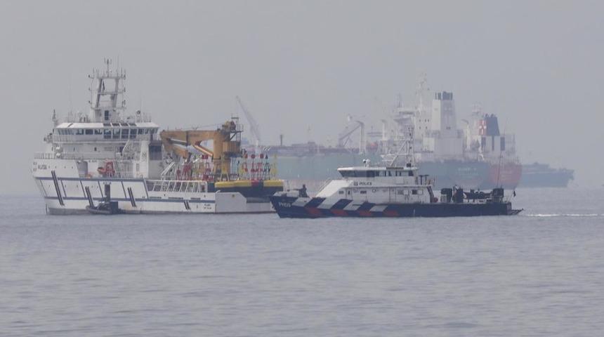 Malezya, kara sularında demir atan Singapur gemisini alıkoydu