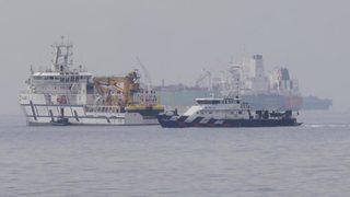 Malezya, kara sularında demir atan Singapur gemisini alıkoydu