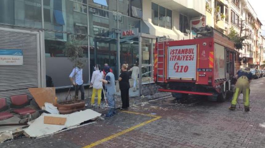 Gaziosmanpaşa'da &Ouml;zel İstanbul Şafak Hastanesinin tavanı &ccedil;&ouml;kt&uuml;