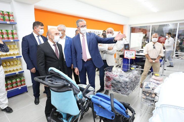 Gaziemir’de iyiliğin kapısı “Sosyal Market” açıldı G3