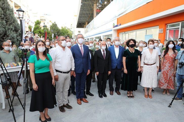 Gaziemir’de iyiliğin kapısı “Sosyal Market” açıldı G4