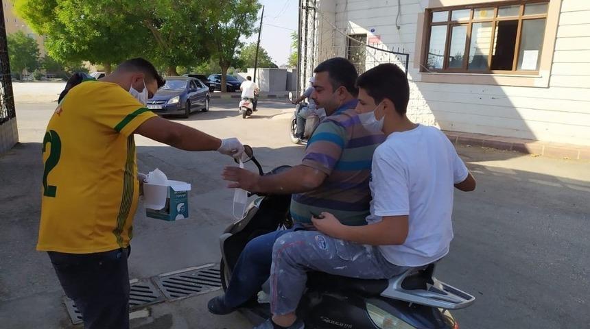 Mezar ziyaretine gelenlere korona denetimi