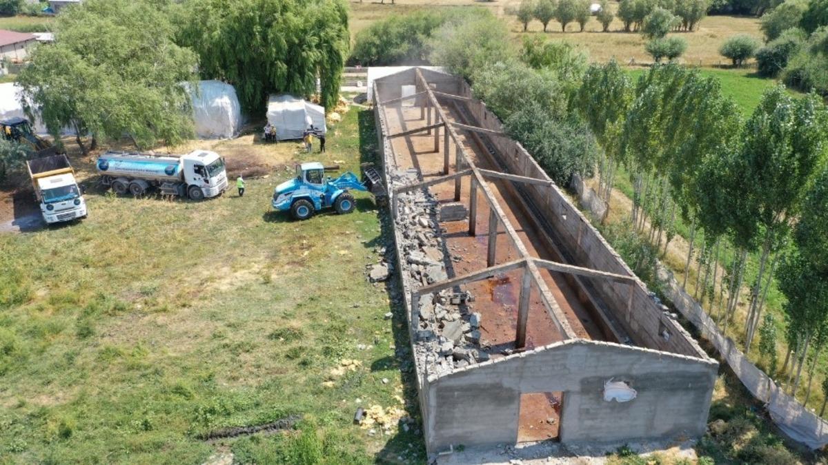 İpekyolu il&ccedil;esinde ahır yıkımları kararlılıkla devam ediyor