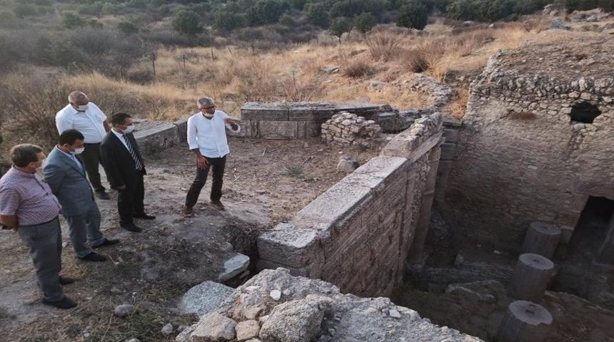 Vali Aktaş, &ouml;ren yerlerinde incelemelerde bulundu