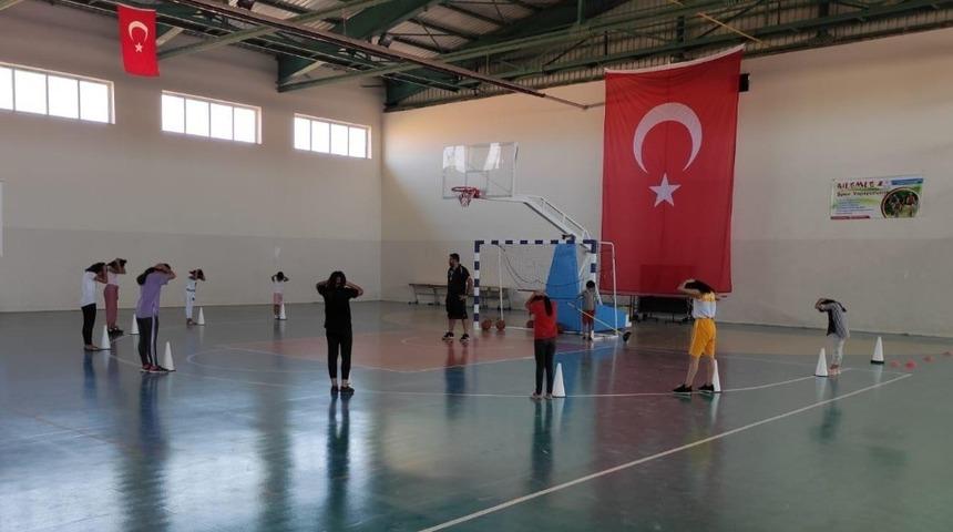 Çınar Kaymakamı Büyüknalçacı sporcularla buluştu