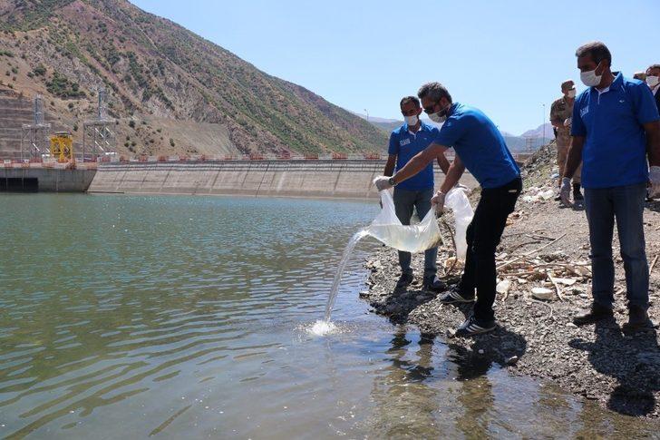 Beyhan Barajı’na 50 bin sazan yavrusu bırakıldı G4