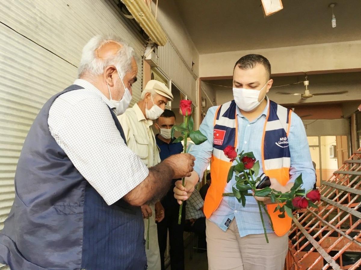 AFAD g&ouml;n&uuml;ll&uuml;lerinden Silvan&rsquo;da sosyal mesafe ve maske uyarısı