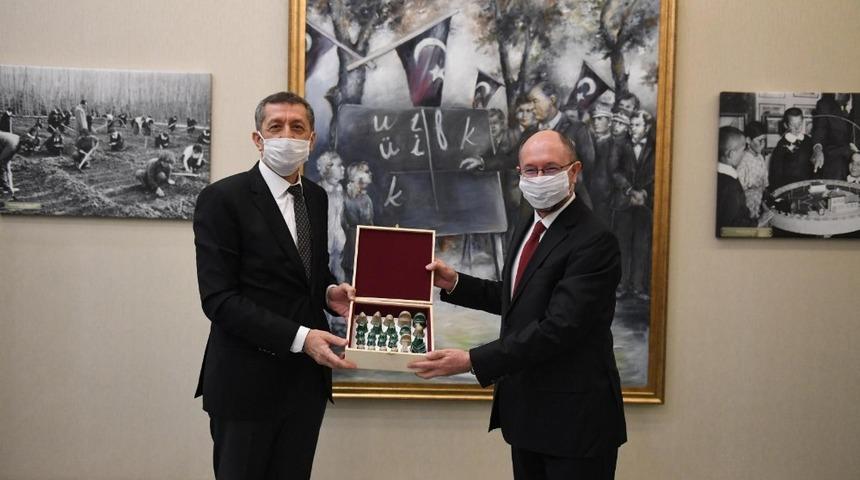 Rekt&ouml;r Erdal, Milli Eğitim Bakanı Sel&ccedil;uk&rsquo;u ziyaret etti