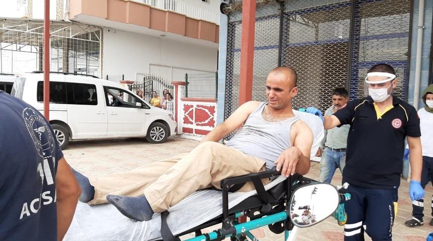 Kavga ettiği kişilerce şişlendi