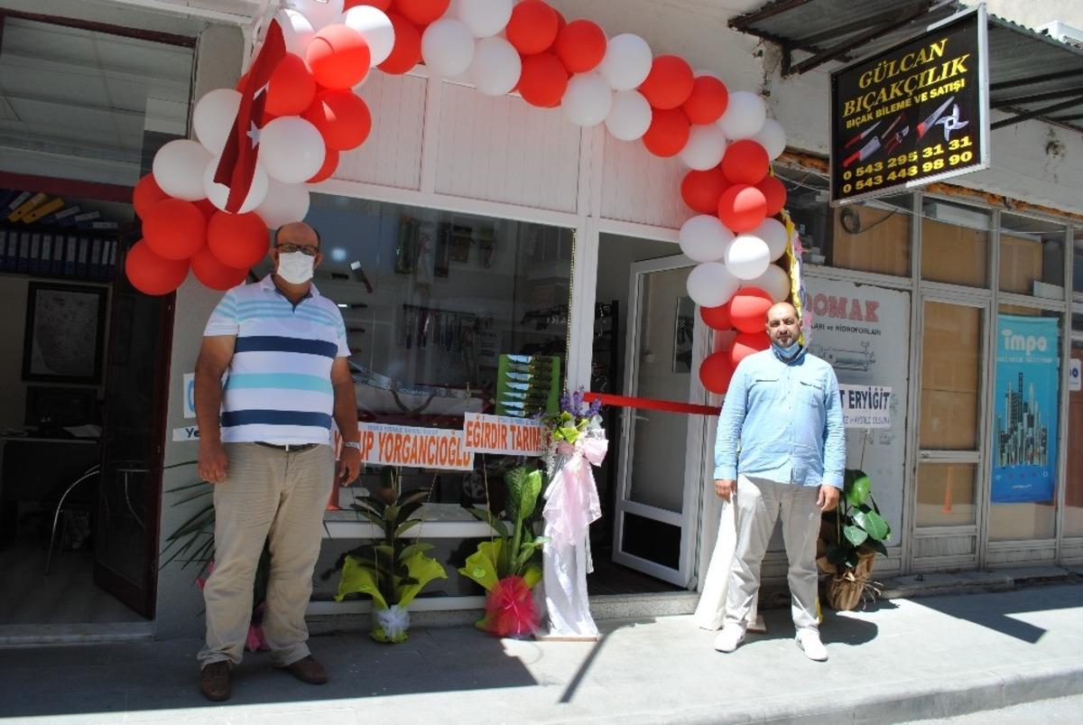 Eğirdir Kaymakamı &Ccedil;elik&rsquo;ten, kılı&ccedil;lı iş yeri a&ccedil;ılışı