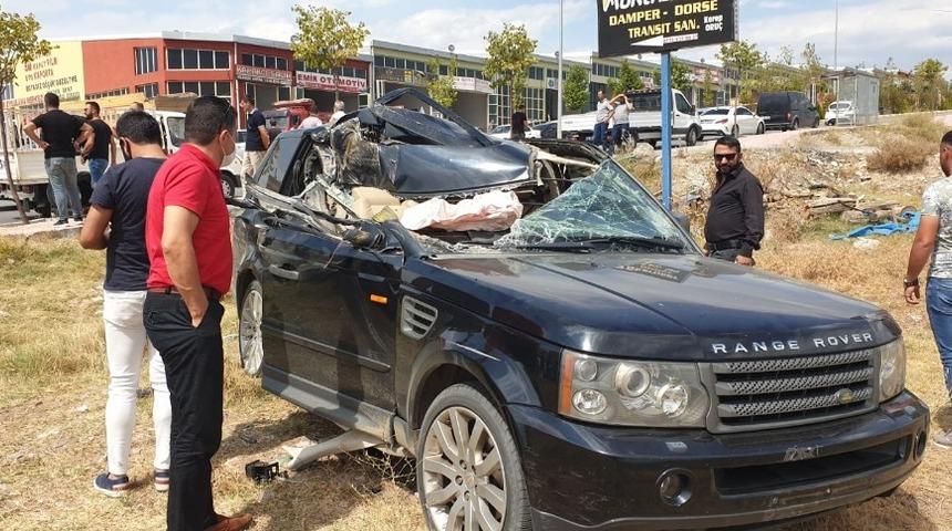 Jeep hafriyat kamyonu ile &ccedil;arpıştı: 2 yaralı