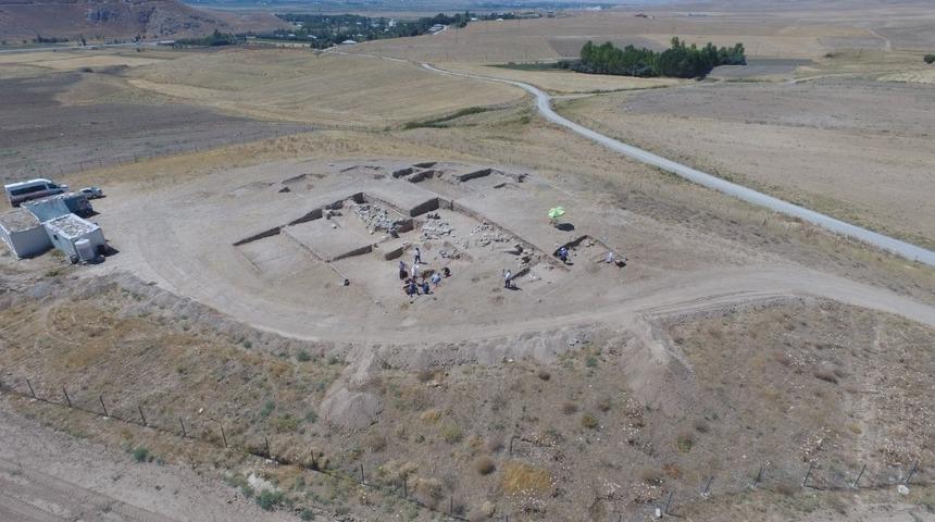 Çavuştepe Kalesi'nde heyecanlandıran keşif! İskeletin pazu kısmında bulundu
