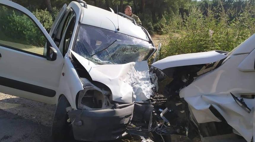 İzmir'de feci kaza: 1 &ouml;l&uuml;, 6 yaralı